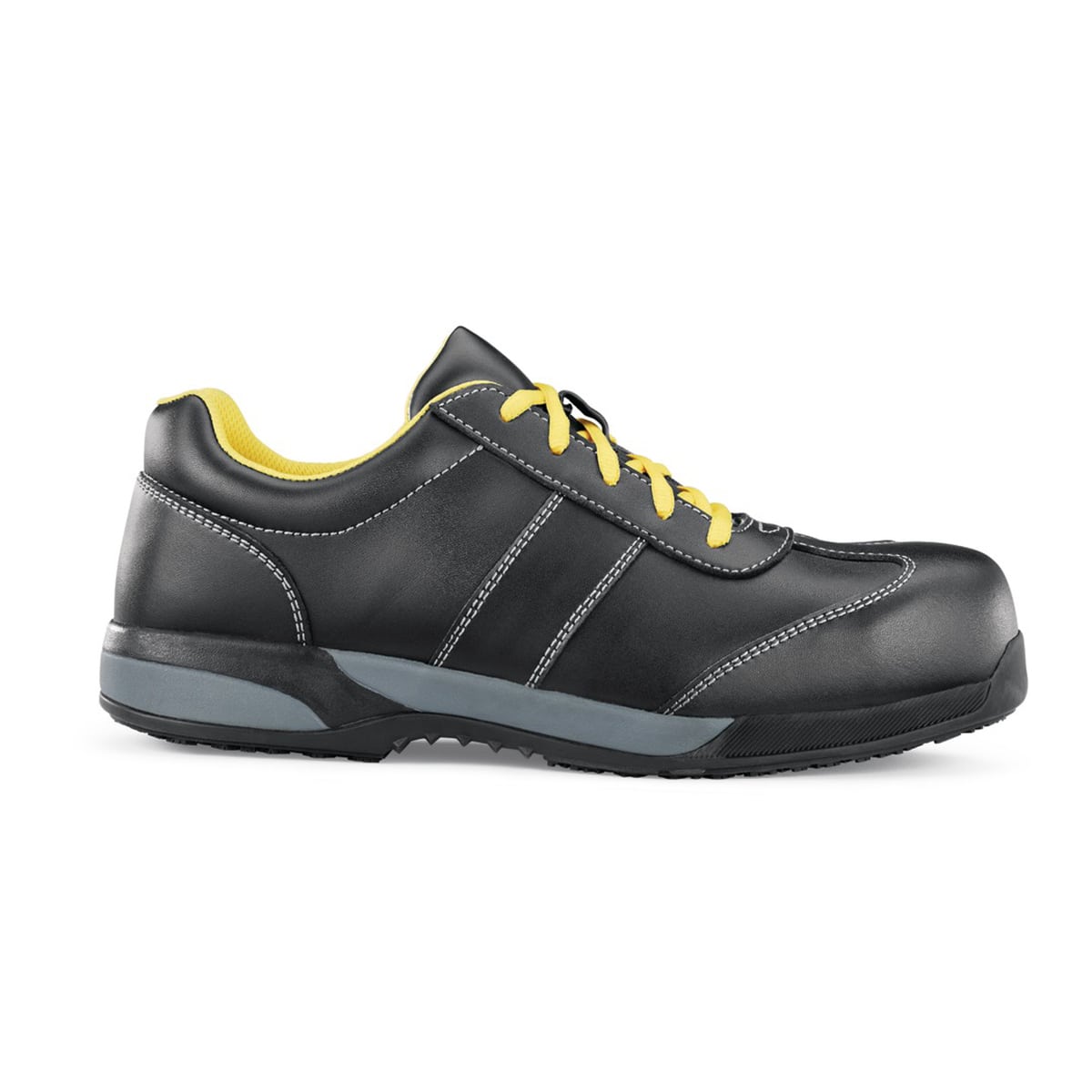 The Clyde from Shoes For Crews is a safety shoe with a slip-resistant sole, a waterproof and puncture-resistant upper and a nanocomposite toe cap (200 joules), seen from the right.