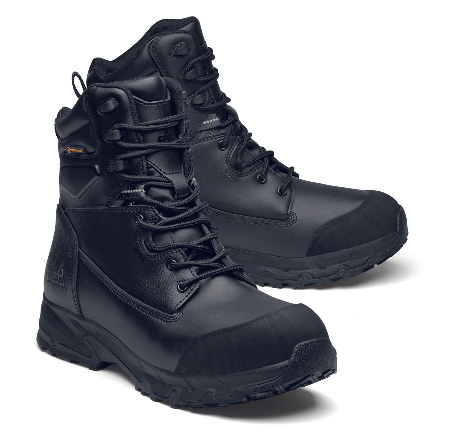 The Delvin from Shoes For Crews, the ultimate footwear for extreme conditions, pair seen from the right side, emphasised on the tip of the right shoe.
