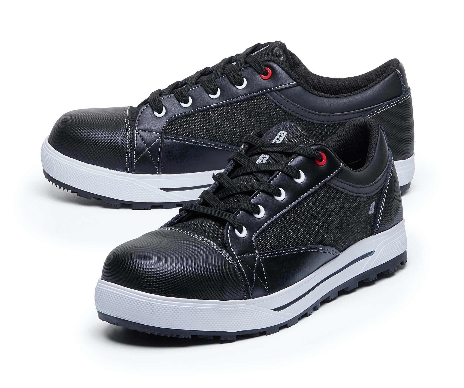 The Fergus Denim from Shoes For Crews is an slip-resistant safety shoe with a waterproof leather upper and a nanocomposite toe cap (200 joules), pair seen from the right side, emphasised on the tip of the right  shoe.