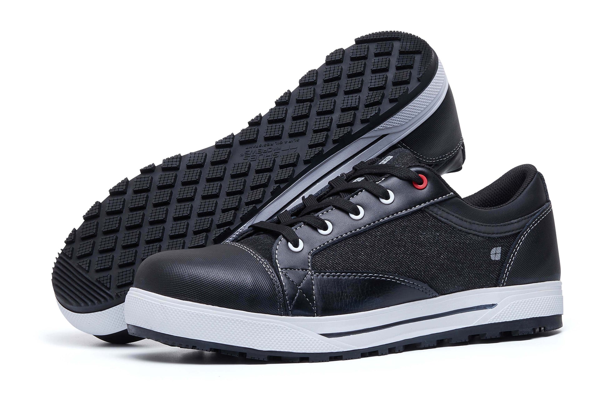 The Fergus Denim from Shoes For Crews is an slip-resistant safety shoe with a waterproof leather upper and a nanocomposite toe cap (200 joules), pair seen from the left side and the sole.