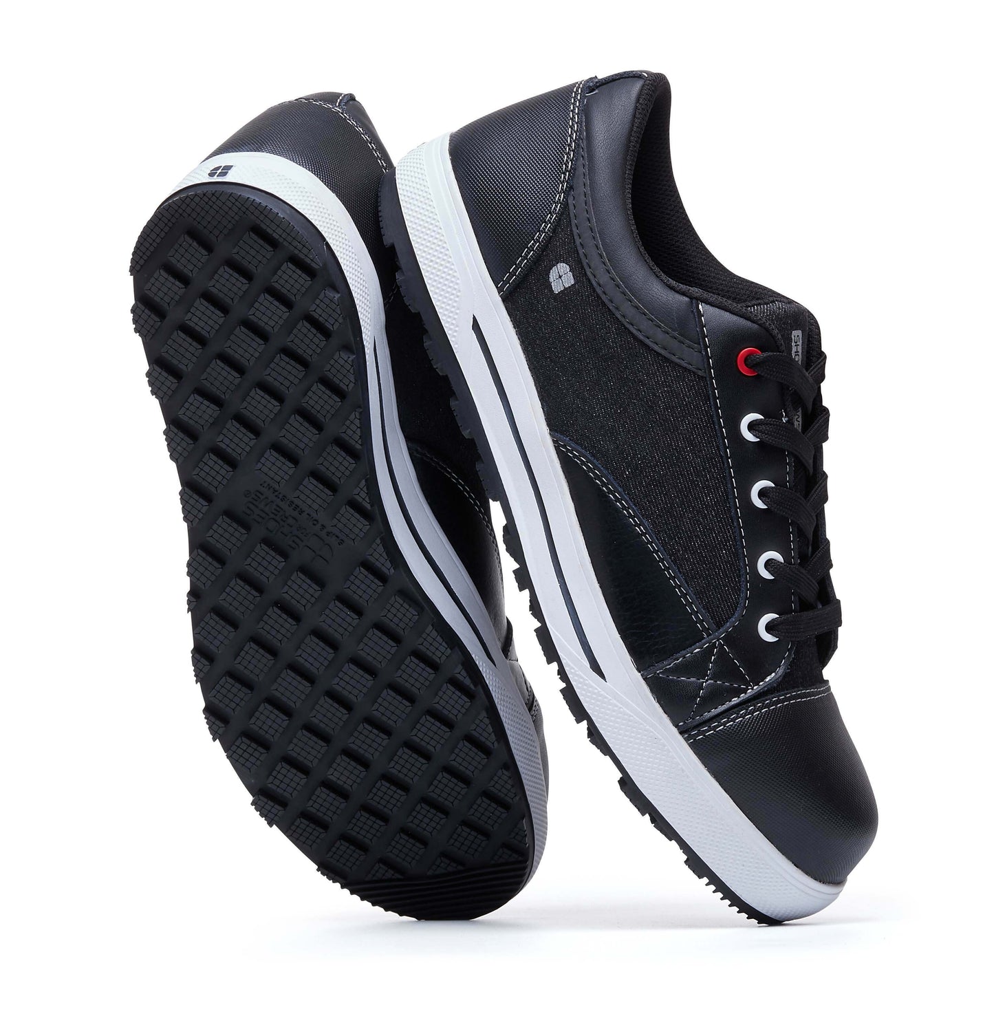 The Fergus Denim from Shoes For Crews is an slip-resistant safety shoe with a waterproof leather upper and a nanocomposite toe cap (200 joules), seen vertically from the side and the sole.